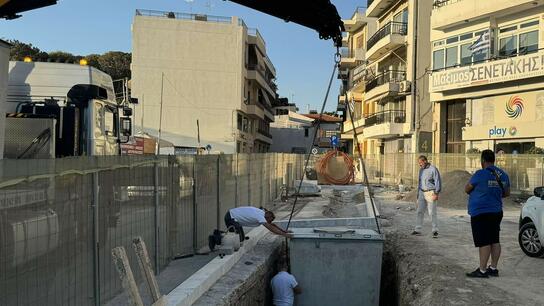 Ξεκίνησε η τοποθέτηση υπόγειων κάδων απορριμμάτων και στο κέντρο του Ηρακλείου