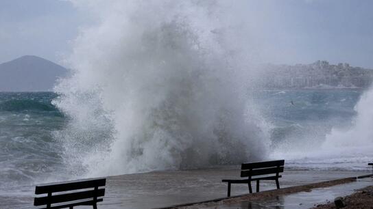 Σαρωτικοί άνεμοι: Στην Κάρυστο «έτρεχαν» με 101 χλμ/ώρα – Τι έγινε στην Κρήτη
