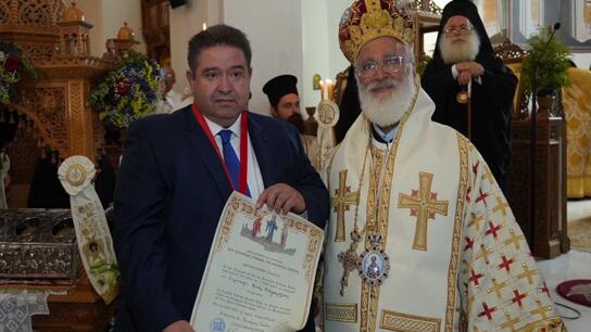 Ύψιστη τιμητική διάκριση από την Εκκλησία της Κρήτης στον Μ. Καραμαλάκη 