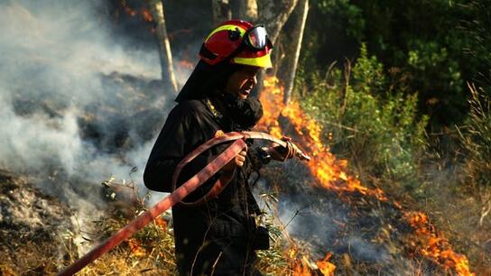 Πυρκαγιά στη Βαρυμπόμπη: Τέθηκε υπό μερικό έλεγχο 
