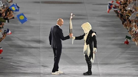 Παρίσι 2024: Ποιος ήταν τελικά ο μυστηριώδης μασκοφόρος με την Ολυμπιακή Φλόγα