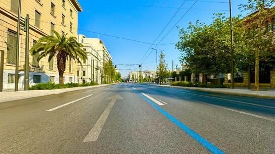 Έξοδος των αδειούχων του Αυγούστου: Γέμισε επισκέπτες το κέντρο της Αθήνας