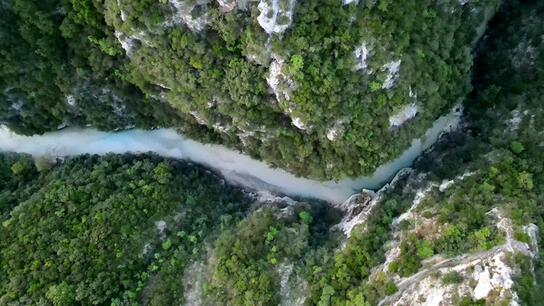 Αχέροντας: Ο μυθικός ποταμός της Ηπείρου όπως δεν τον έχετε ξαναδεί