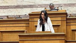 Λιποθύμησε βουλευτής του ΠΑΣΟΚ κατά τη διάρκεια της κηδείας του Κώστα Σημίτη