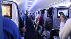 Wi-Fi από το Starlink του Ίλον Μασκ θα έχει η United Airlines στα αεροσκάφη της μέχρι την άνοιξη