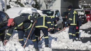 Κακοκαιρία «Ελπίς»: Ακινητοποιημένα στην Αττική Οδό πάνω από 500 αυτοκίνητα