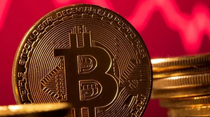 Βουλιάζει σε χαμηλά 6μηνου το Bitcoin