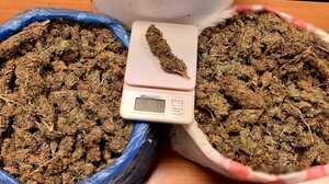 Συνελήφθησαν κατά τον... ανεφοδιασμό με χασίς