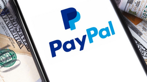 Μήνυση στο PayPal για μπλοκάρισμα λογαριασμών και κατάσχεση χρημάτων