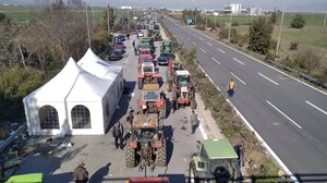 Αποχωρούν οι αγρότες από το μπλόκο της Νίκαιας