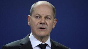 Όλαφ Σολτς από Ουάσινγκτον: «Το κόστος θα είναι πολύ υψηλό» εάν η Ρωσία επιτεθεί