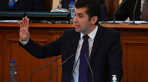 Βουλγαρία: Ο πρωθυπουργός Πέτκοφ μετέβη για ανάκριση 