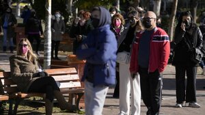 Βατόπουλος: Θα υπάρξουν κι άλλα πανδημικά κύματα - Πώς θα κάνουμε Απόκριες και Πάσχα