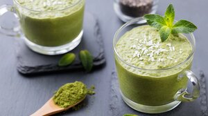 Smoothie με μάτσα και σπόρους chia