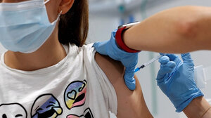 Τι θα γίνει με την τρίτη δόση σε παιδιά – εφήβους