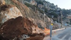 Χανιά: Σήμανση της περιοχής όπου είχε πέσει βράχος στο Δήμο Καντάνου – Σελίνου