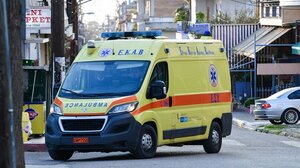 Πέταξε τα ανίψια της από το μπαλκόνι και μετά τα «στόχευσε» με γλάστρες