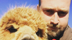 Ένας αγρότης φτιάχνει βότκα από... πρόβειο γάλα!