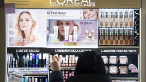 Η L’Oreal κλείνει καταστήματα και ιστότοπους ηλεκτρονικού εμπορίου στη Ρωσία