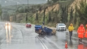 Στο νοσοκομείο οδηγός μετά το τροχαίο