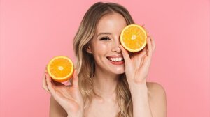 Πώς το πορτοκάλι και το αγγούρι κάνουν καλό στα σπυράκια