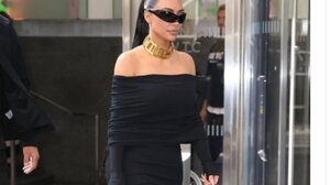 Off-the-shoulder trend: Πώς να φορέσετε την πιο hot τάση της άνοιξης