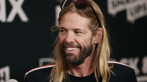 Πέθανε ο ντράμερ των Foo Fighters, Τέιλορ Χόκινς