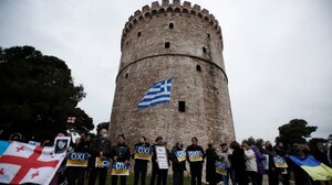 Κύκλωσαν τον Λευκό Πύργο για την ειρήνη