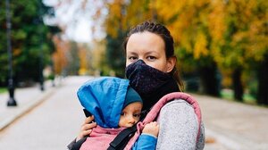 Πότε καταργείται το πιστοποιητικό εμβολιασμού και οι μάσκες σε εσωτερικούς χώρους