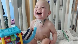 Μωρό που γεννήθηκε στις 25 εβδομάδες παίρνει εξιτήριο μετά από 19 μήνες στο νοσοκομείο