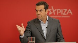 Τσίπρας στη ΡΑΕ: «Για να τελειώσει η επιβάρυνση του καταναλωτή πρέπει να τελειώσει η κυβέρνηση Μητσοτάκη»