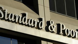 S&P: Η ελληνική οικονομία αντέχει στις επιπτώσεις του πολέμου στην Ουκρανία