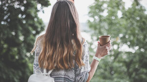 Μαλλιά: Το μεγάλο λάθος που κάνετε και προκαλείτε ψαλίδα