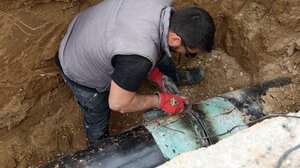 Προβλήματα υδροδότησης και κλείσιμο δρόμου, λόγω ζημιάς σε αγωγό ύδρευσης