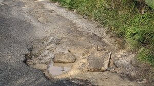 Κίνδυνος, για τους πεζούς, οι λακκούβες