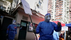 Χάος και πανικός από το σκληρό lockdown στη Σανγκάη