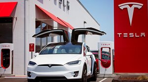 Οι μειωμένες τιμές της Tesla πιέζουν τον ανταγωνισμό