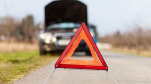 Διαδοχικά τροχαία σε Καμίνια και Σκαλάνι