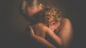 «Ήμουν single, υπογόνιμη και 42 ετών, αλλά έκανα παιδί»