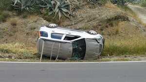 Όχημα τούμπαρε στο χωριό! Στο "πόδι" οι κάτοικοι!