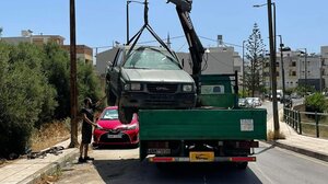 Απομακρύνθηκαν εγκαταλελειμμένα αυτοκίνητα στο δήμο Αγίου Νικολάου