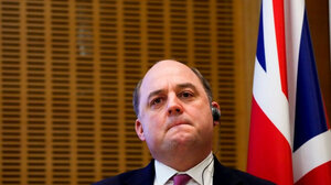 Ουάλας: Να διωχθούν για εγκλήματα πολέμου οι Ρώσοι στρατιωτικοί διοικητές 