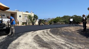 Ασφαλτοστρώσεις 60 χλμ. περιαστικά της πόλης των Χανίων
