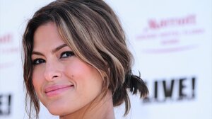 Στην Eva Mendes αρέσει να πλένει τα πιάτα όχι όμως να μαγειρεύει