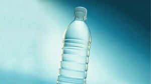 Μπουκάλι του νερού ή καπάκι της τουαλέτας - Τι είναι πιο μολυσμένο;