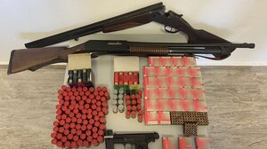 Είχε πιστόλι, κυνηγετικά όπλα και πάνω από χίλιες σφαίρες