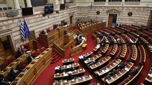 Ενημέρωση για την αποστολή τεθωρακισμένων στην Ουκρανία, ζητούν τα κόμματα 