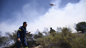 Καλλιάνος: Είχαμε προειδοποιήσει για ισχυρούς ανέμους – Μακάρι να έχει αίσιο τέλος η φωτιά στη Βούλα