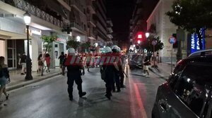 Επεισόδια μεταξύ αντιεξουσιαστών και ΜΑΤ με αφορμή πάρτι στην πλατεία Όλγας