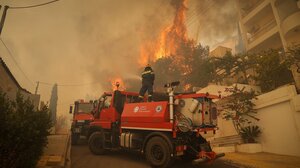 Φωτιά και στον Κουβαρά Αττικής